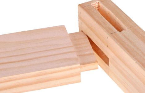 Zoom sur deux éléments en bois pour un assemblage en T