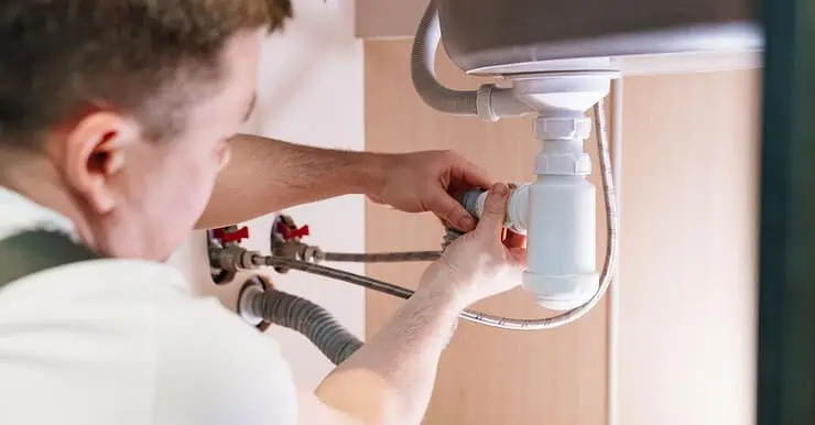 Raccorder un évier ou un lavabo à l'évacuation