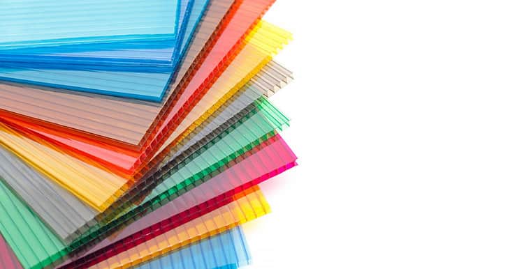 Des panneaux de feuilles plastiques en polycarbonate multicolores