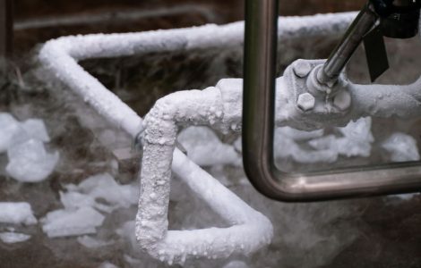 Tuyau gelé par la neige