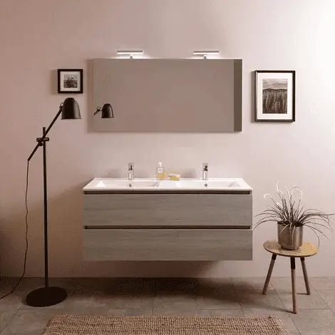 Un meuble double vasque fonctionnel qui s’intègre parfaitement dans un décor épuré