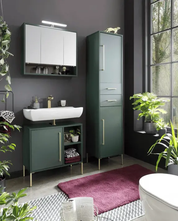 Un meuble sous vasque vert forêt pour ravir les passionnés de couleurs