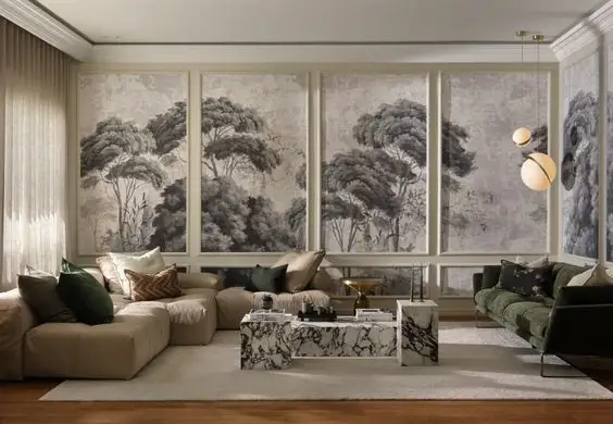 Un papier peint panoramique, découpé et collé dans les encadrements muraux d’un grand salon