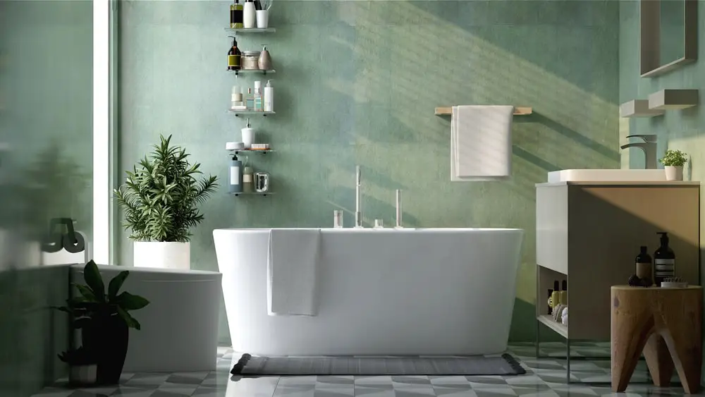 Dans cette salle de bain, une étagère astucieuse fixée au mur permet de disposer tous les produits d'hygiène. Ainsi, vous désencombrez efficacement votre pourtour de baignoire ou de lavabo