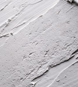 Du plâtre étalé sur un mur