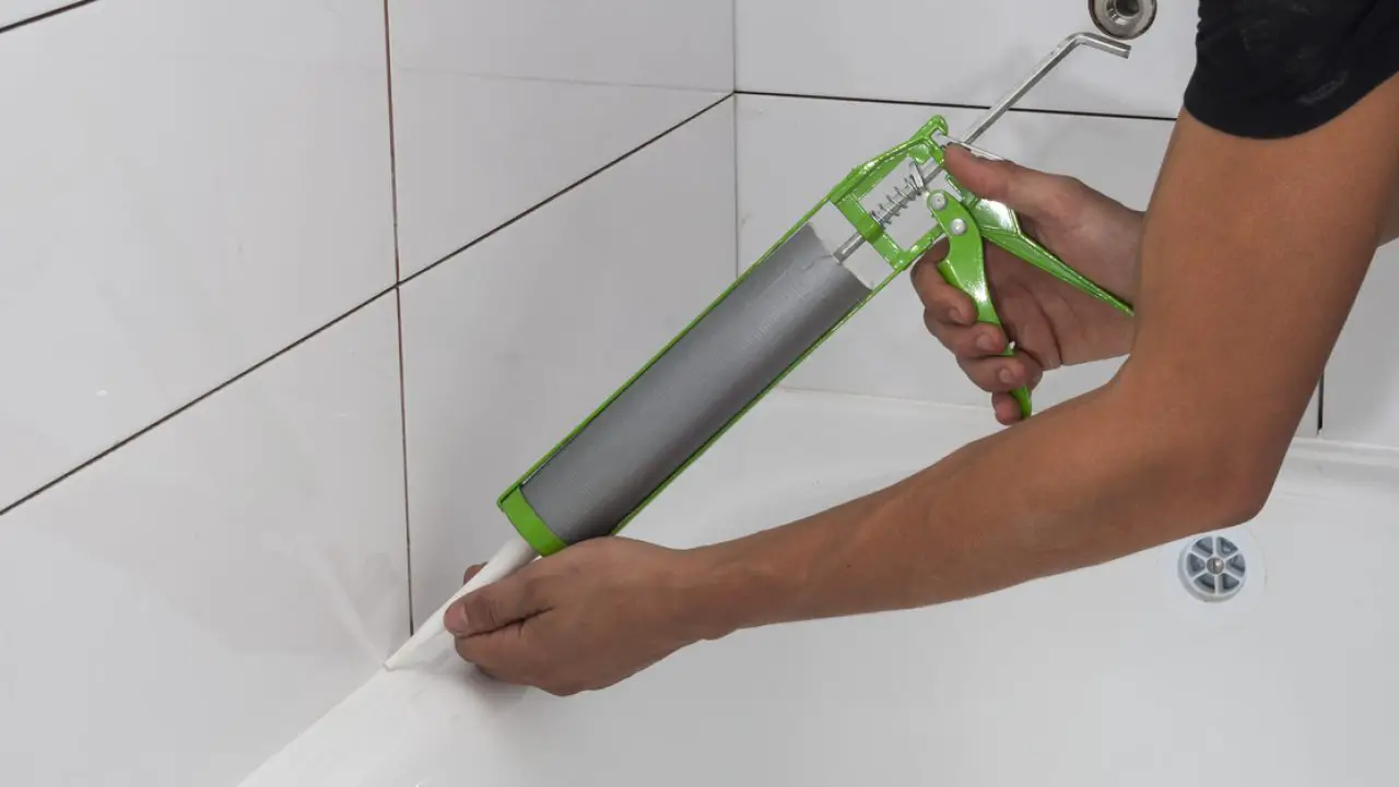 Joint Silicone Par Dessus Un Autre Comment réussir à faire un joint régulier en silicone