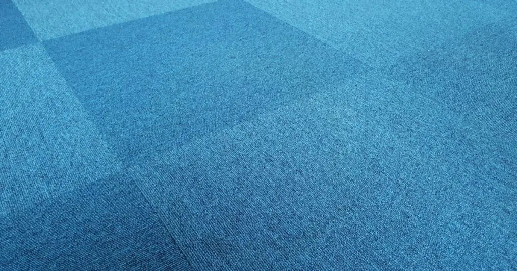 comment poser dalles de moquette