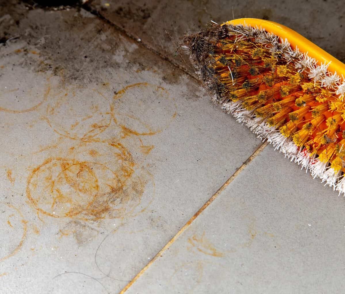 Comment enlever les taches sur le carrelage