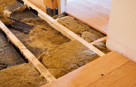 installation de parquet avec une couche d'isolation