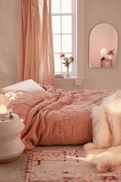 Une chambre toute de rose vêtue