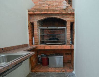 Coin cuisine et barbecue en briques rouges