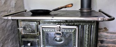Vue sur une cuisinière vintage en acier