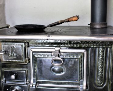 Vue sur une cuisinière vintage en acier