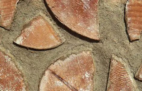 Zoom sur les détails d'un mur en bois cordé