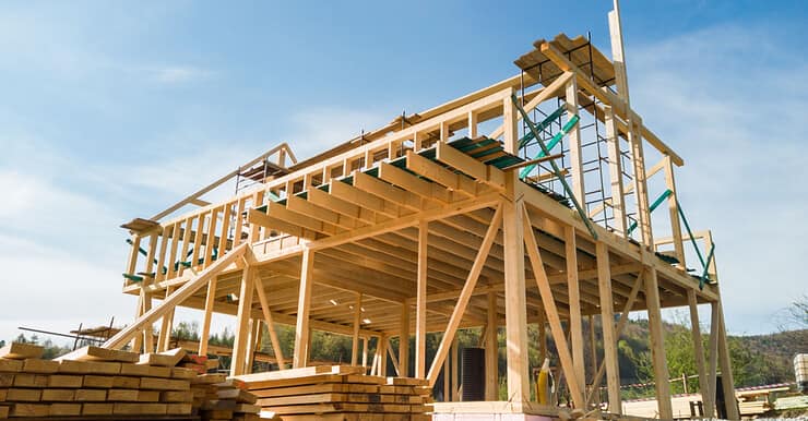 Structure en bois d’une maison en construction