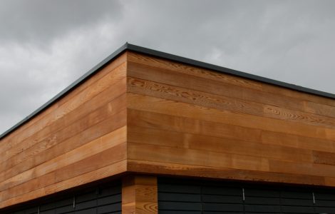 Vue sur le bardage en bois d’une maison