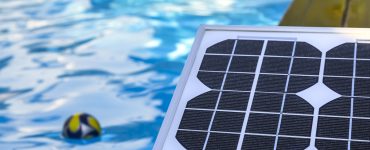 Des panneaux solaires photovoltaïques pour chauffer l'eau de la piscine