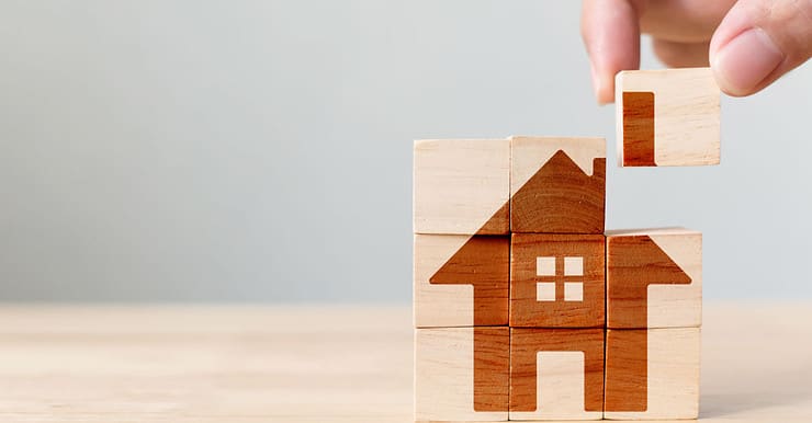 Puzzle de blocs de cube en bois représentant une maison