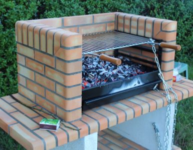 Barbecue extérieur en briques