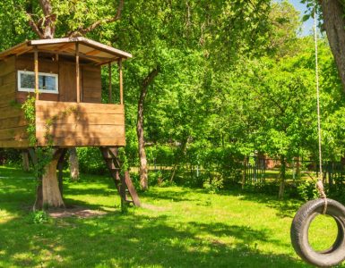 Une cabane de jardin construit sur un arbre