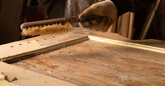 Rénover une porte en bois