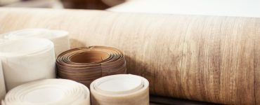 Rouleaux en PVC à texture en bois marron