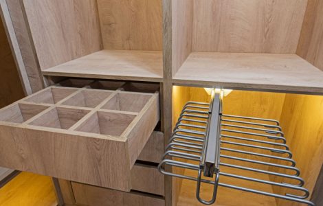 Placard en bois vide