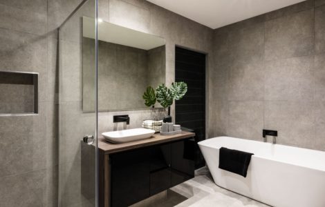 Salle de bain de couleur gris sans fenêtre