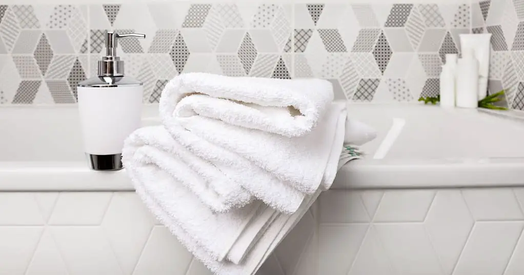 Quelques astuces quotidiennes pour éviter le développement de moisissure dans une salle de bain démunie d’aération