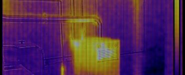 Image infrarouge d'un chauffage et des tuyaux chauds