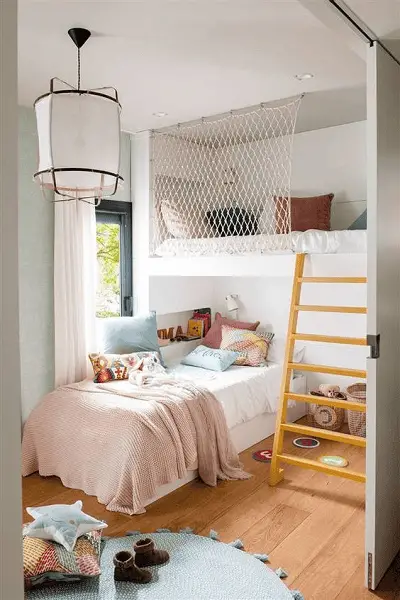 Une niche pour ajouter deuxième couchage dans une petite chambre d'enfant