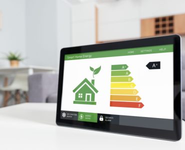 Vue sur une tablette avec une application mobile pour une efficacité énergétique à l'écran