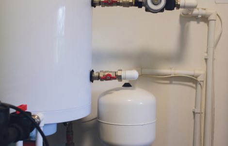 Zoom sur une chaudière à eau chaude