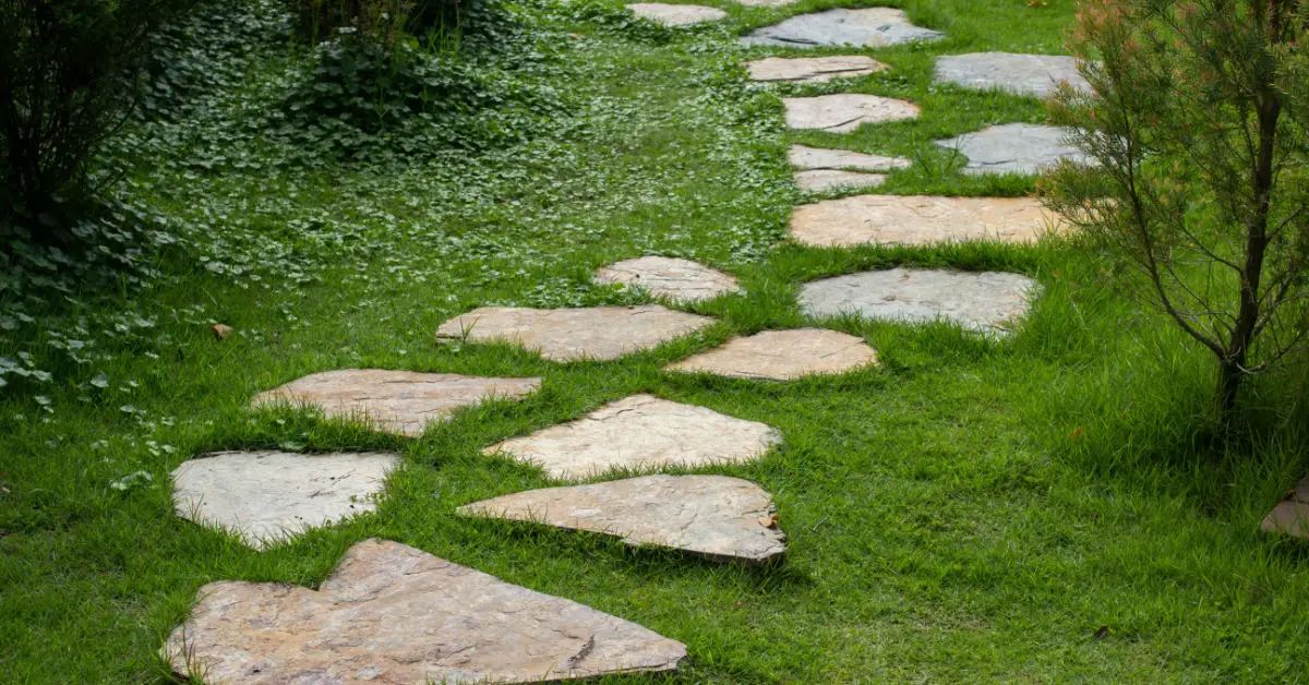 Installez des pas japonais aspect bois - Jardin et Saisons