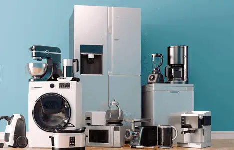 Ensmeble d'appareils électroménagers posés sur le sol en parquet