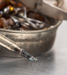 Gros plan sur la tête d'un fer à souder
