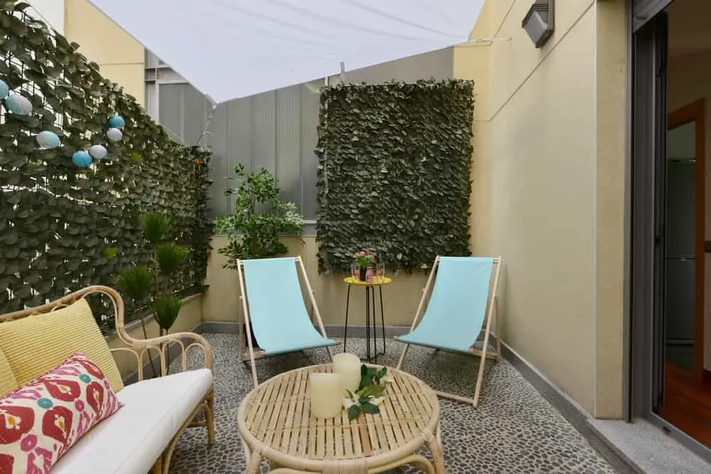 C'est le matériau choisi qui fera le style de votre salon de jardin !