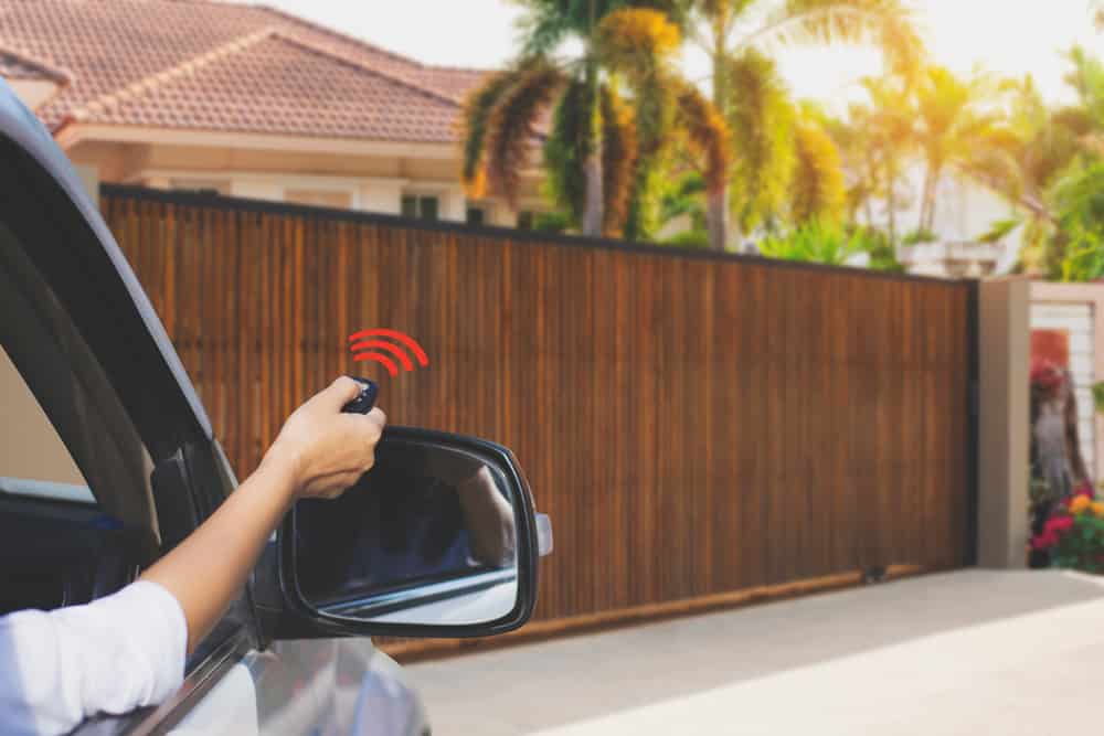 Loin d'être un simple gadget, la motorisation d'un portail est un critère essentiel qui conditionne votre confort quotidien