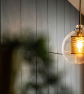 Suspensions avec ampoules en verre allumées