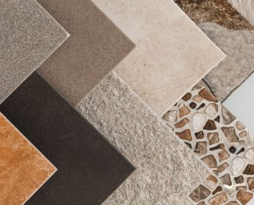 Echantillons colorés de carreaux en céramique pour la cuisine ou la salle de bain