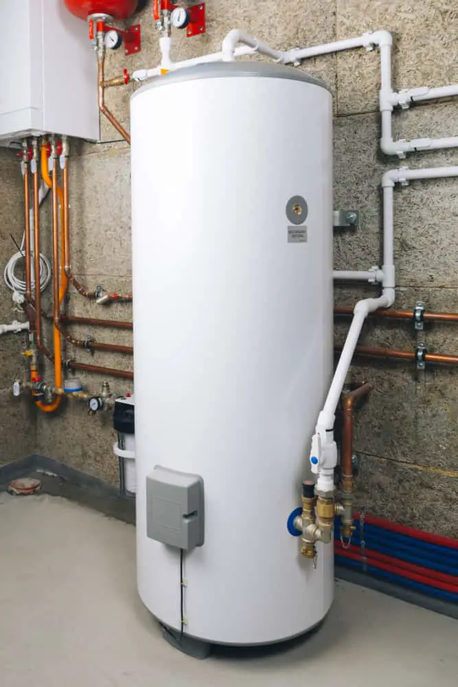 Le chauffe-eau thermodynamique utilise pour son fonctionnement un triple système : un chauffe-eau électrique, une pompe à chaleur air/eau et un système de régulation électronique