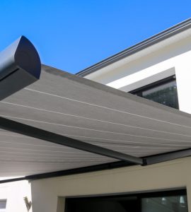 Focus sur le store banne électrique d’une maison