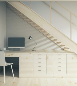 Aménagement d'un coin bureau sous les escaliers