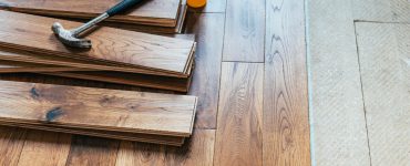 Rénovation du revêtement de sol, pose de parquet en bois massif