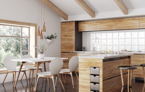 Cuisine en bois avec ilôt central et table à manger