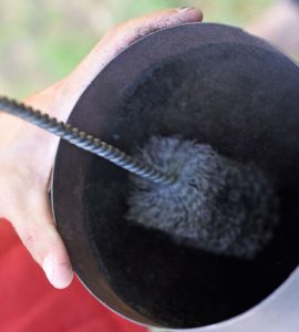 Zoom sur le ramonage d’une cheminée