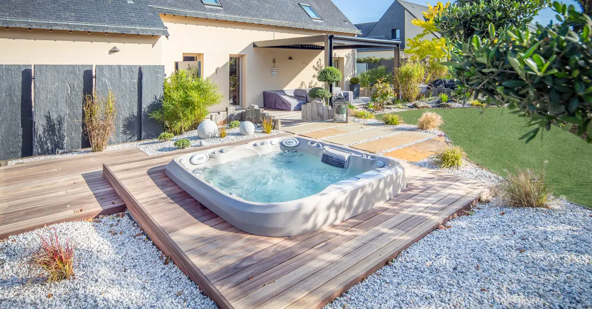 installer un jacuzzi et spa en bois à l'intérieur de votre habitat