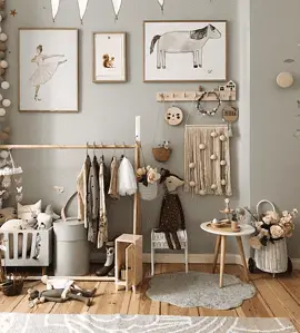 Une chambre d'enfants avec plusieurs objets déco DIY