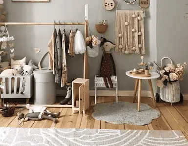 Une chambre d'enfants avec plusieurs objets déco DIY