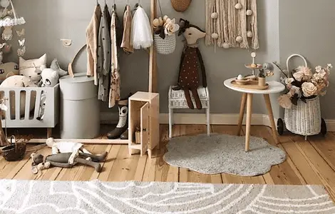 Une chambre d'enfants avec plusieurs objets déco DIY